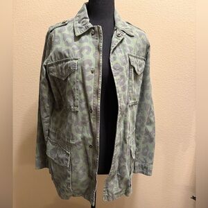 Urban Outfitters Women’s Sz Medium Leopard Camo Jacket
